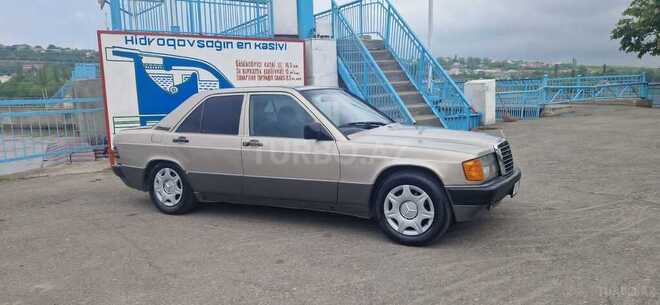 Mercedes 190 1988, 200,000 km - 2.0 l - Quba