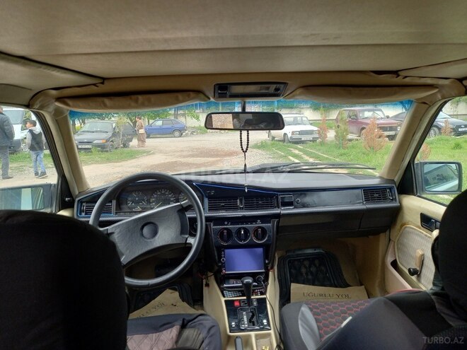 Mercedes 190 1988, 200,000 km - 2.0 l - Quba