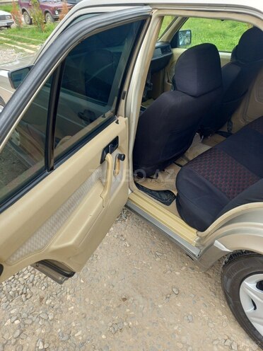 Mercedes 190 1988, 200,000 km - 2.0 l - Quba