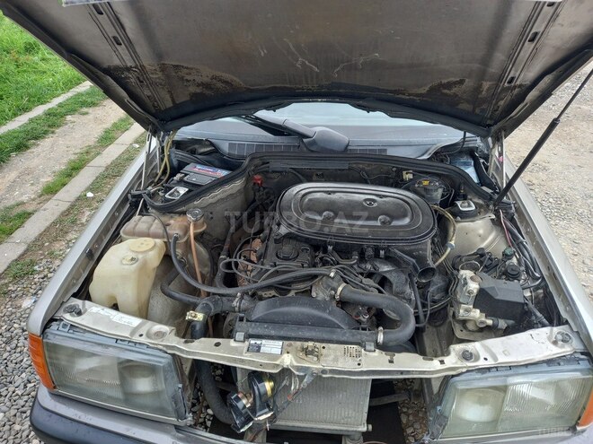 Mercedes 190 1988, 200,000 km - 2.0 l - Quba