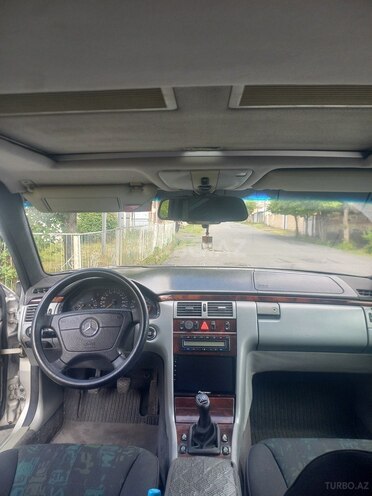 Mercedes E 230 1997, 349,579 km - 2.3 l - Balakən