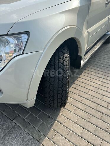 Mitsubishi Pajero 2011, 108,000 km - 3.5 l - Masallı