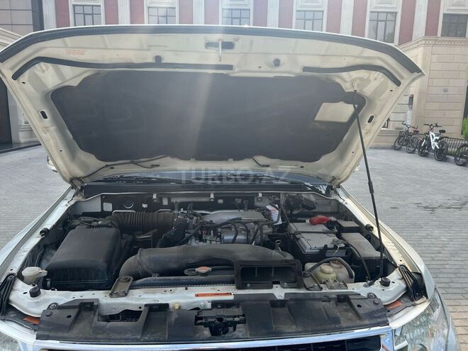 Mitsubishi Pajero 2011, 108,000 km - 3.5 l - Masallı