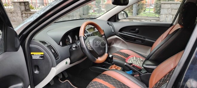 Kia Ceed 2008, 284,000 km - 1.6 л - Qax