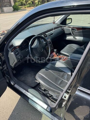 Mercedes E 280 2000, 193,000 km - 2.8 л - Bakı
