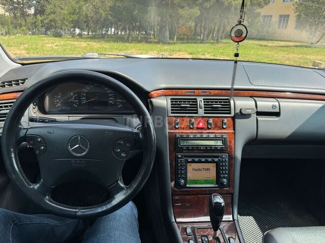Mercedes E 280 2000, 193,000 km - 2.8 л - Bakı