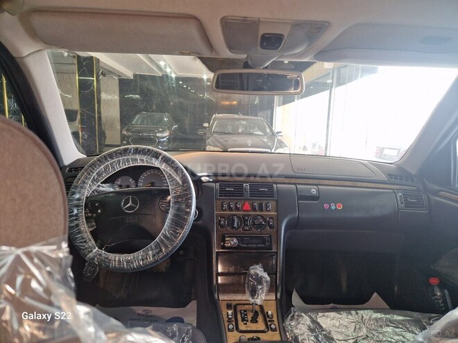 Mercedes E 240-5