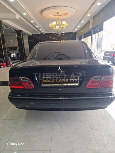 Mercedes E 240-4
