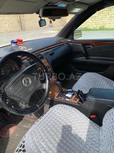 Mercedes E 220 d 1997, 250,000 km - 2.2 l - Bakı