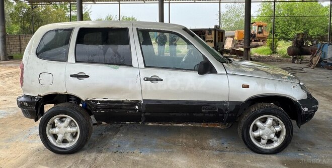 Chevrolet Niva 2004, 220,000 km - 1.7 l - Şirvan