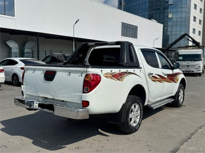 Mitsubishi L200 2014, 220,000 km - 2.5 l - Sumqayıt