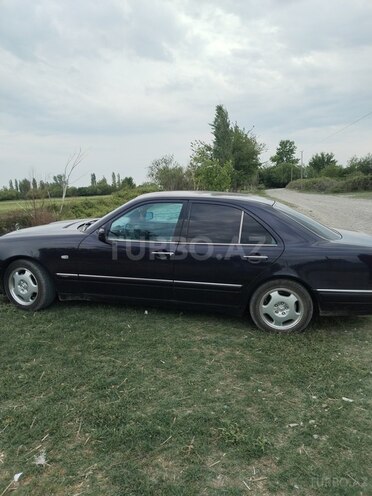 Mercedes E 240 1998, 321,870 km - 2.4 l - Bərdə