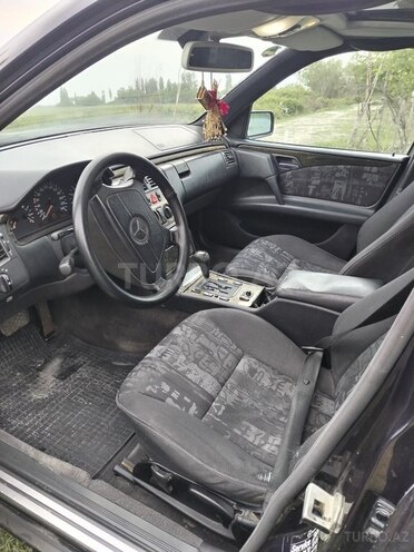 Mercedes E 240 1998, 321,870 km - 2.4 l - Bərdə
