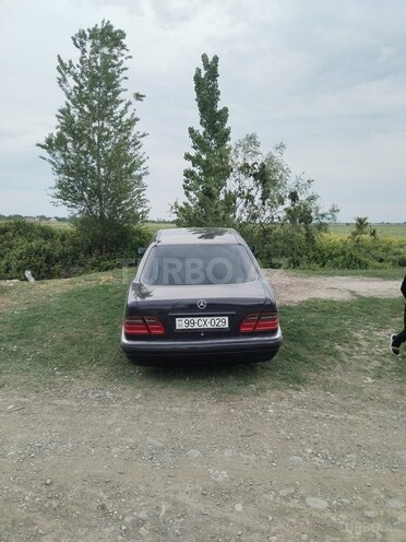 Mercedes E 240 1998, 321,870 km - 2.4 l - Bərdə
