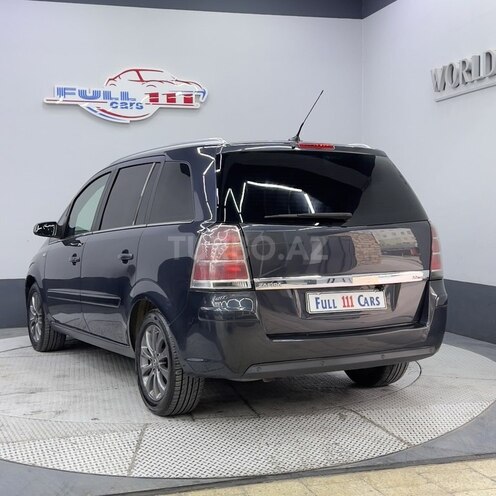 Opel Zafira-5