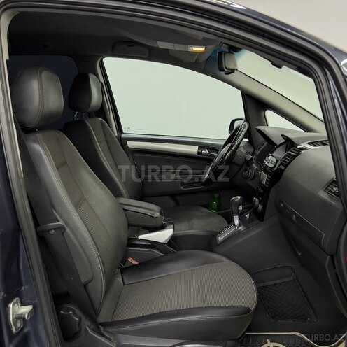 Opel Zafira-9