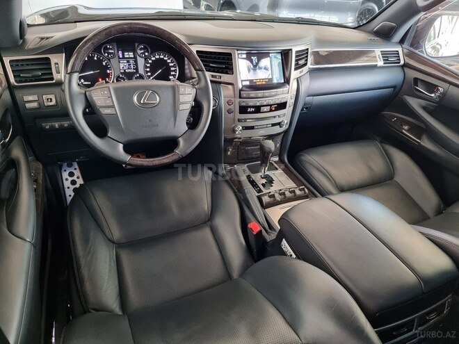 Lexus LX 570-17