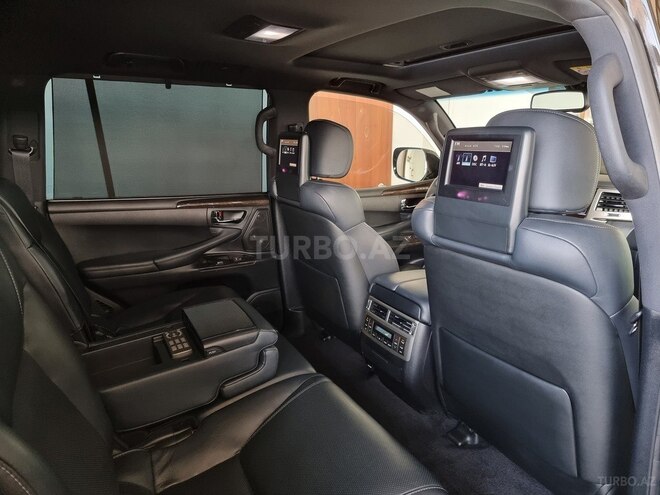 Lexus LX 570-23
