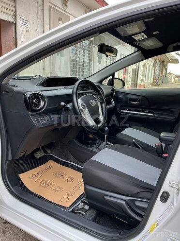 Toyota Prius C 2015, 104,000 km - 1.5 l - Bakı