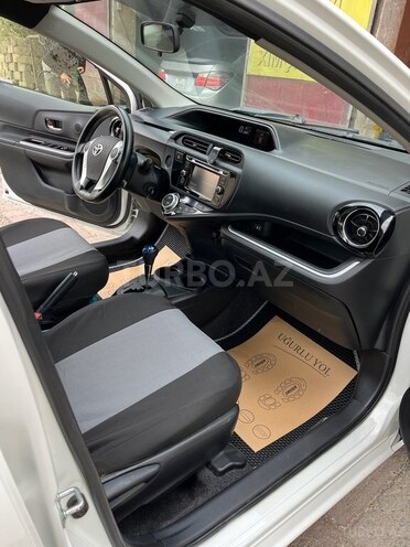 Toyota Prius C 2015, 104,000 km - 1.5 l - Bakı