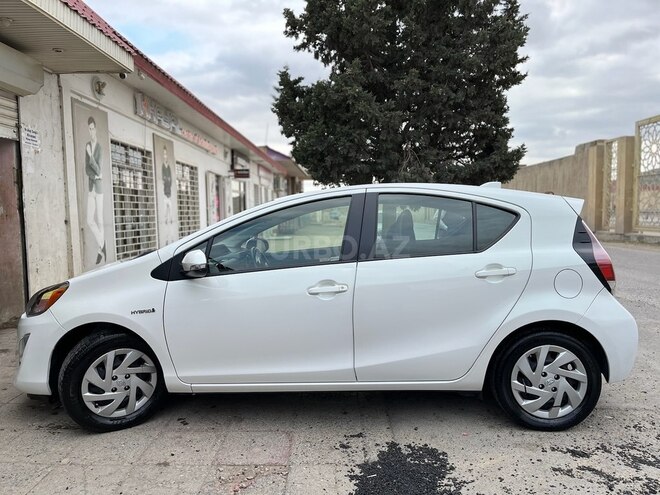 Toyota Prius C 2015, 104,000 km - 1.5 l - Bakı