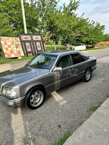 Mercedes E 220 1991, 353,696 km - 2.2 l - Tovuz