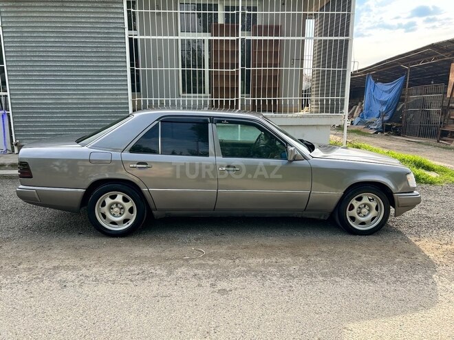 Mercedes E 220 1991, 353,696 km - 2.2 l - Tovuz
