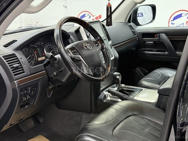 Toyota Land Cruiser-6