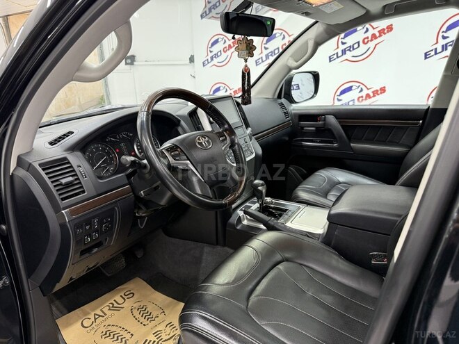 Toyota Land Cruiser-7