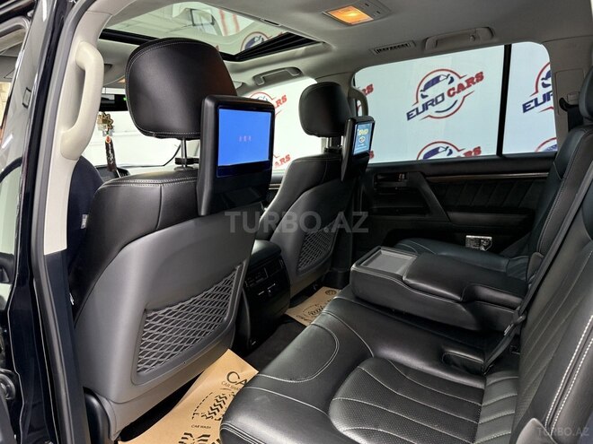 Toyota Land Cruiser-9
