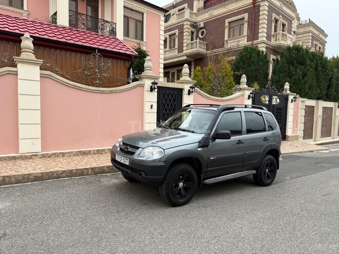 Chevrolet Niva 2018, 32,000 km - 1.7 l - Quba