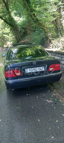 Mercedes E 230 1996, 473,768 km - 2.3 l - Qax