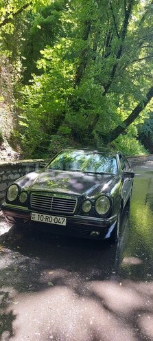 Mercedes E 230 1996, 473,768 km - 2.3 l - Qax