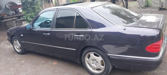 Mercedes E 230 1996, 473,768 km - 2.3 l - Qax