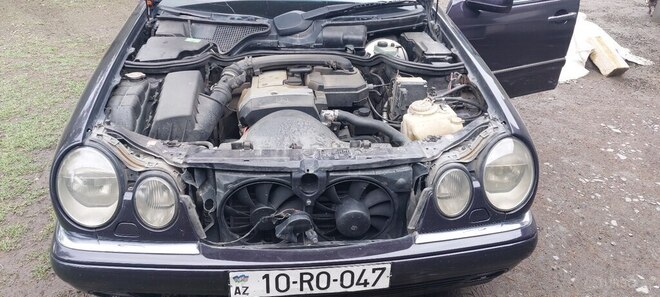 Mercedes E 230 1996, 473,768 km - 2.3 l - Qax