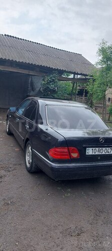 Mercedes E 230 1996, 473,768 km - 2.3 l - Qax