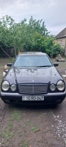 Mercedes E 230 1996, 473,768 km - 2.3 l - Qax
