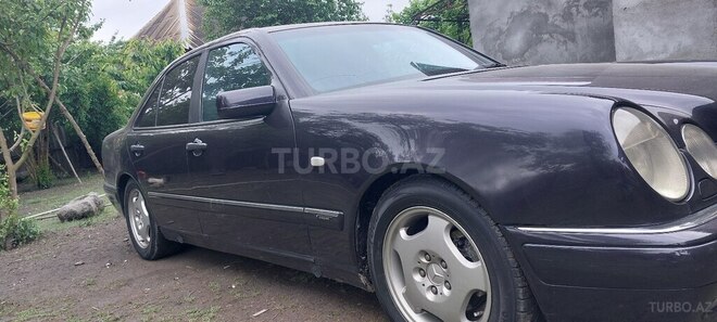 Mercedes E 230 1996, 473,768 km - 2.3 l - Qax