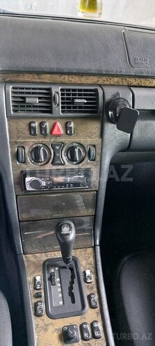 Mercedes E 230 1996, 473,768 km - 2.3 l - Qax