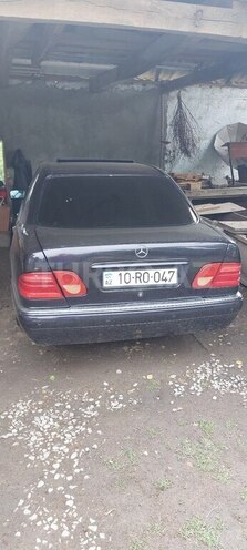 Mercedes E 230 1996, 473,768 km - 2.3 l - Qax