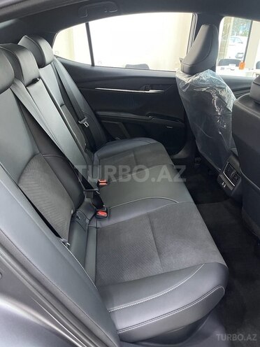 Toyota Camry-12