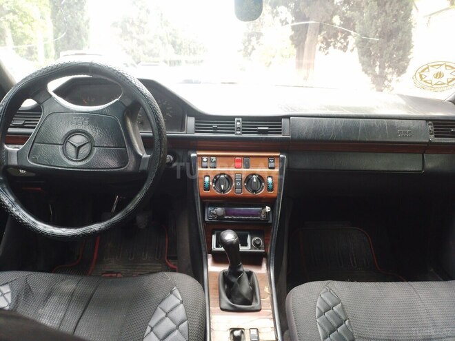Mercedes E 200 d 1994, 266,000 km - 2.0 l - Gəncə