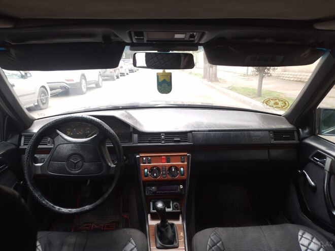 Mercedes E 200 d 1994, 266,000 km - 2.0 l - Gəncə