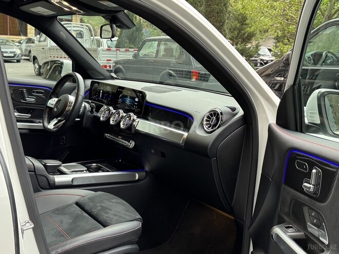Mercedes GLB 250-12