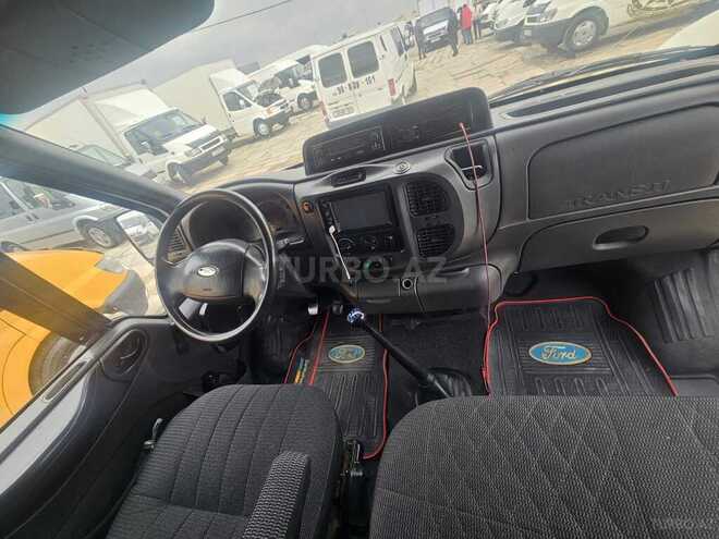 Ford Transit-12