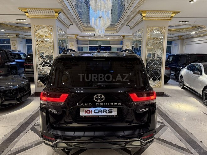 Toyota Land Cruiser-6