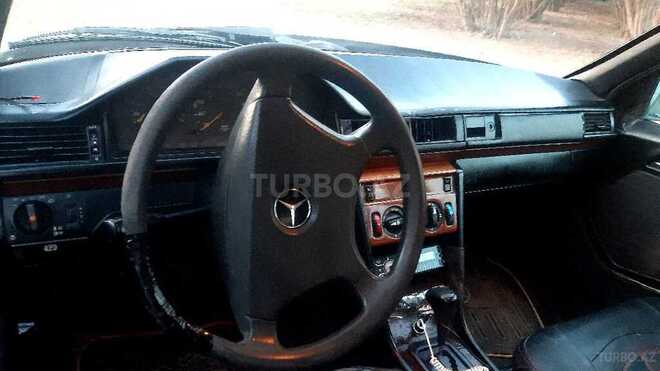 Mercedes E 250 1992, 294,739 km - 2.5 л - Goranboy