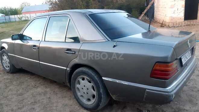 Mercedes E 250 1992, 294,739 km - 2.5 л - Goranboy