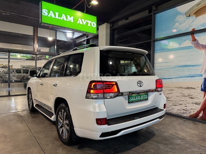 Toyota Land Cruiser-6