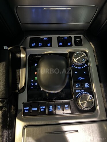 Toyota Land Cruiser-16